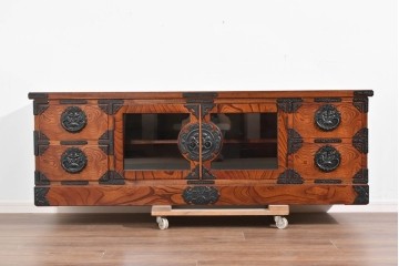 中古　美品　岩谷堂箪笥　重厚な黒金具が映えるテレビ台　(R-089730)