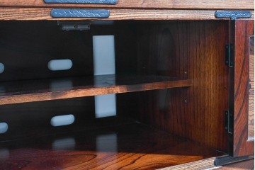 中古　美品　岩谷堂箪笥　重厚な黒金具が映えるテレビ台　(R-089730)
