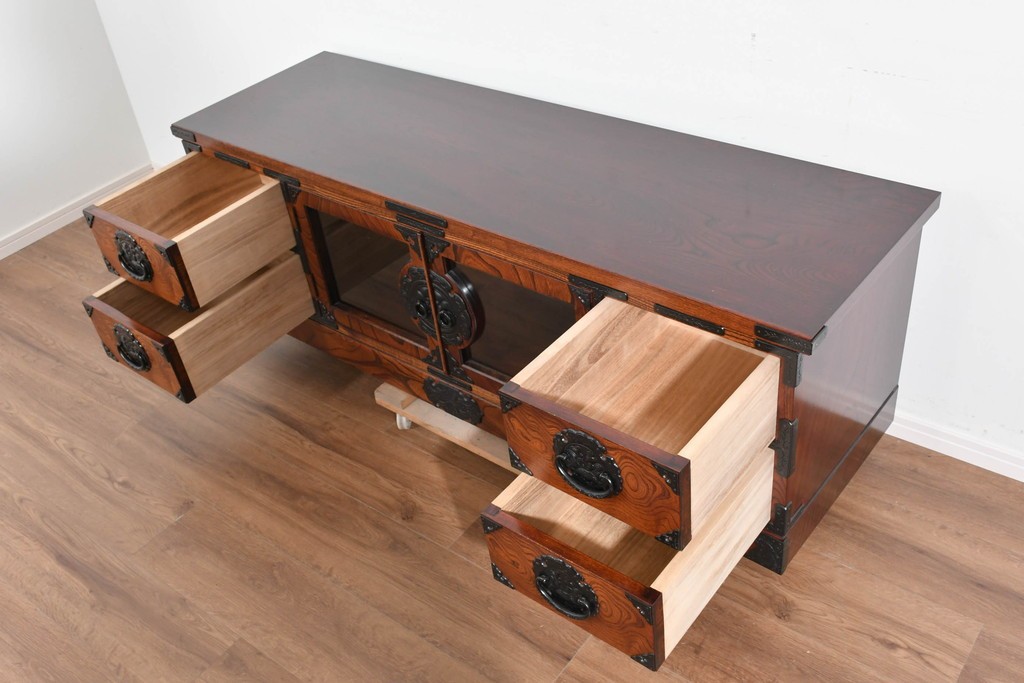 中古　美品　岩谷堂箪笥　重厚な黒金具が映えるテレビ台　(R-089730)