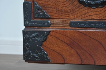 中古　美品　岩谷堂箪笥　重厚な黒金具が映えるテレビ台　(R-089730)
