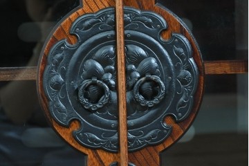 中古　美品　岩谷堂箪笥　重厚な黒金具が映えるテレビ台　(R-089730)