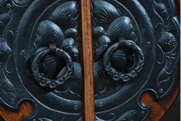 中古　美品　岩谷堂箪笥　重厚な黒金具が映えるテレビ台　(R-089730)