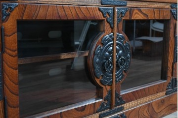 中古　美品　岩谷堂箪笥　重厚な黒金具が映えるテレビ台　(R-089730)