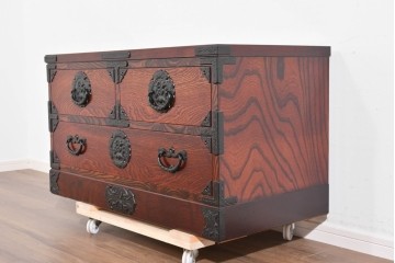 中古　美品　岩谷堂箪笥　力強い杢目と重厚な金具が映えるローチェスト　(R-089731)