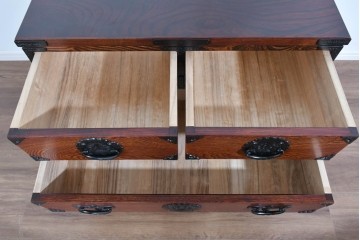 中古　美品　岩谷堂箪笥　力強い杢目と重厚な金具が映えるローチェスト　(R-089731)