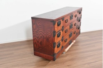 中古　美品　岩谷堂箪笥　力強い杢目と黒金具が重厚な趣を添える衣装箪笥　(R-089732)
