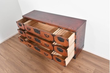 中古　美品　岩谷堂箪笥　力強い杢目と黒金具が重厚な趣を添える衣装箪笥　(R-089732)