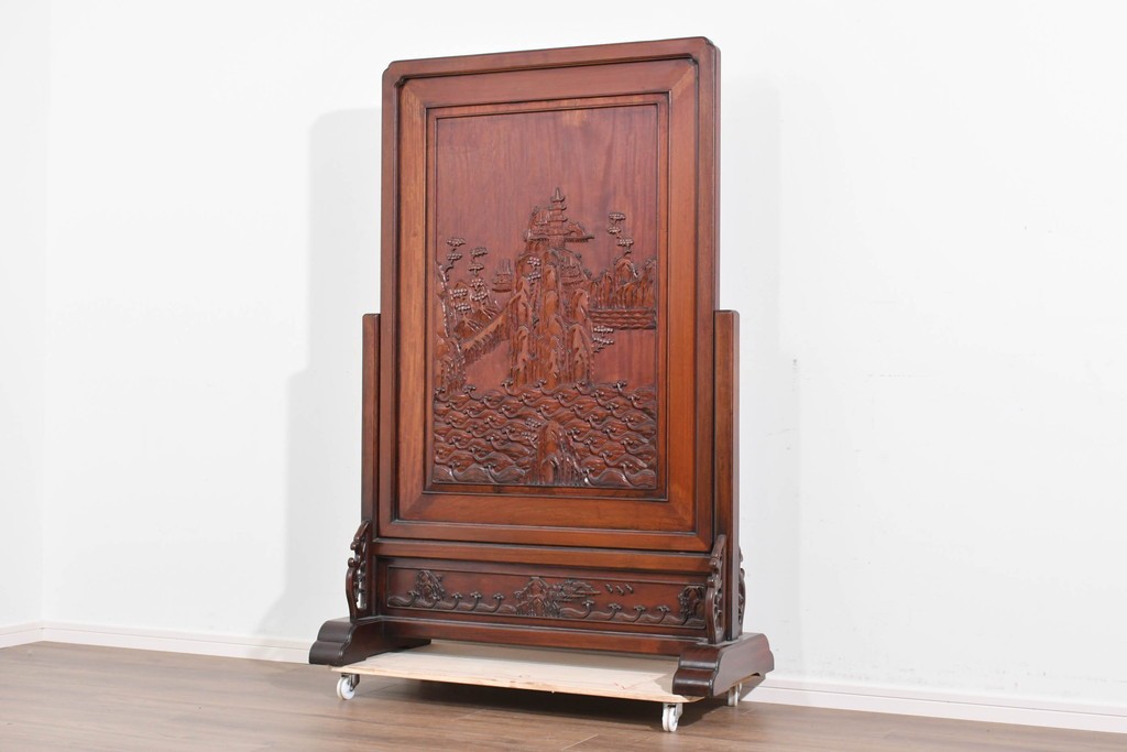 中古　美品　高級品　花梨(カリン)材　山水風景の彫刻が美しい衝立　(R-089734)