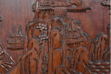 中古　美品　高級品　花梨(カリン)材　山水風景の彫刻が美しい衝立　(R-089734)