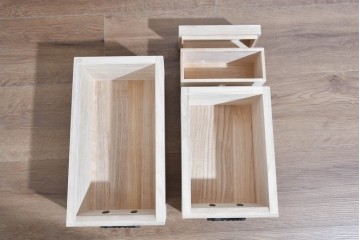 中古　美品　岩谷堂箪笥　美しい木目と重厚な金具が目を引く車箪笥　(R-089735)