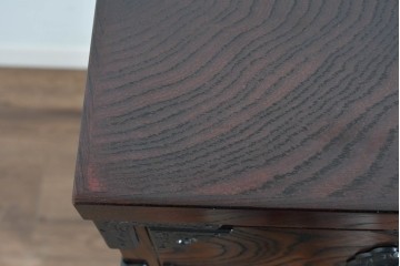 中古　美品　岩谷堂箪笥　美しい木目と重厚な金具が目を引く車箪笥　(R-089735)