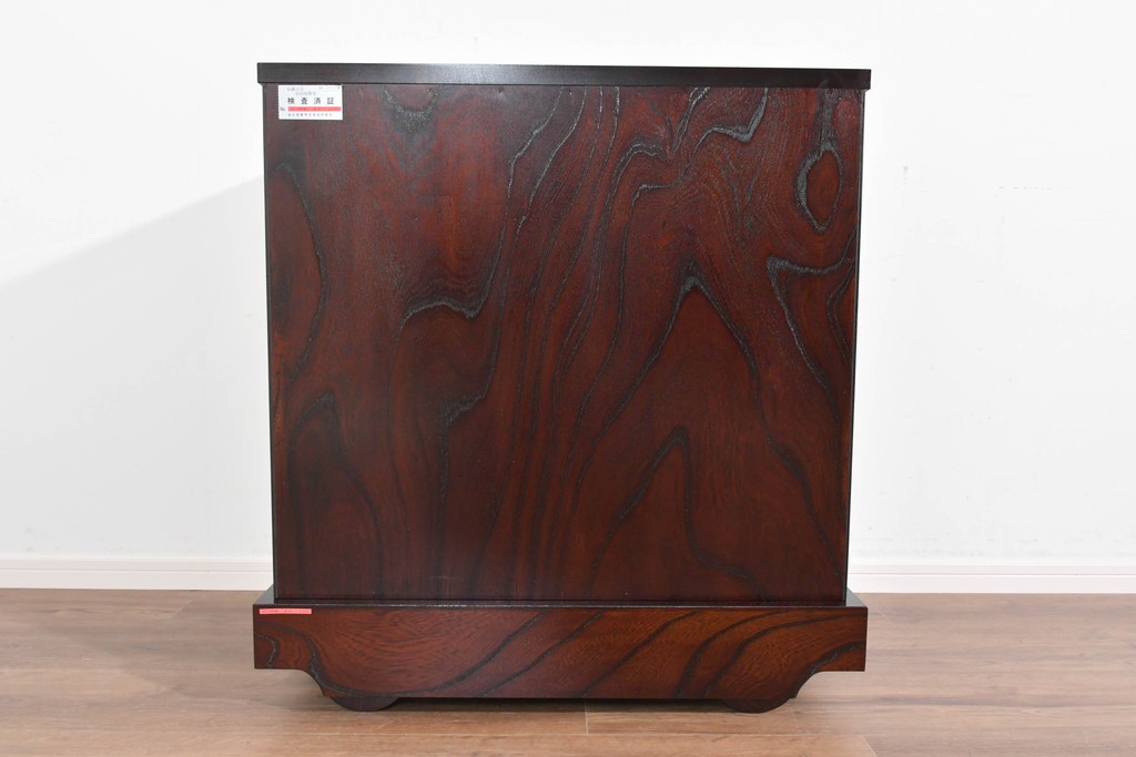 中古　美品　岩谷堂箪笥　美しい木目と重厚な金具が目を引く車箪笥　(R-089735)