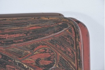 【簡易リペア限定品】　和製ヴィンテージ　昭和中期　鎌倉彫り　天板一面の大胆な草花彫刻が目を惹く座卓　※天板に反りあり　(R-089737)