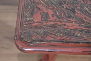 【簡易リペア限定品】　和製ヴィンテージ　昭和中期　鎌倉彫り　天板一面の大胆な草花彫刻が目を惹く座卓　※天板に反りあり　(R-089737)