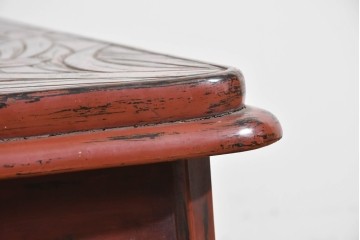 【簡易リペア限定品】　和製ヴィンテージ　昭和中期　鎌倉彫り　天板一面の大胆な草花彫刻が目を惹く座卓　※天板に反りあり　(R-089737)