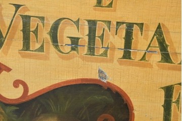 イタリアヴィンテージ　1950年から1970年頃　著名工房ペイント作品　ビストロの店舗什器としておすすめ!　野菜と農園風景を描いた青果店風ペイント看板　(R-089746)