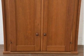 ヨーロッパヴィンテージ　チェリー無垢材　優しい木味のウォールキャビネット　(R-089748)