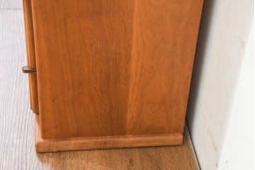 ヨーロッパヴィンテージ　チェリー無垢材　優しい木味のウォールキャビネット　(R-089748)