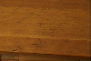 ヨーロッパヴィンテージ　チェリー無垢材　優しい木味のウォールキャビネット　(R-089748)