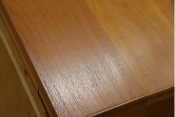 ヨーロッパヴィンテージ　チェリー無垢材　優しい木味のウォールキャビネット　(R-089748)