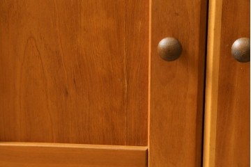 ヨーロッパヴィンテージ　チェリー無垢材　優しい木味のウォールキャビネット　(R-089748)