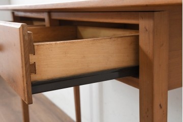 ヨーロッパヴィンテージ　チェリー無垢材　素朴で上品なコンソールテーブル　(R-089749)