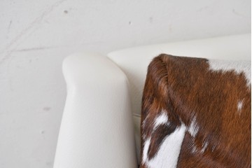 中古　美品　Poltrona Frau(ポルトローナ・フラウ)　Gio Ponti(ジオ・ポンティ)　カウスキン　Dezza(デッザ)　洗練されたデザインのアームチェア　現行定価約180万円(R-089750)