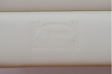 中古　美品　Poltrona Frau(ポルトローナ・フラウ)　Gio Ponti(ジオ・ポンティ)　カウスキン　Dezza(デッザ)　洗練されたデザインのアームチェア　現行定価約180万円(R-089750)