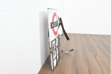 イギリスヴィンテージ　1950年から1970年頃　ロンドン交通局　ラウンデル(Roundel)　BUS STOP(バスストップ)　レトロな魅力あふれるバス停看板　(R-089757)