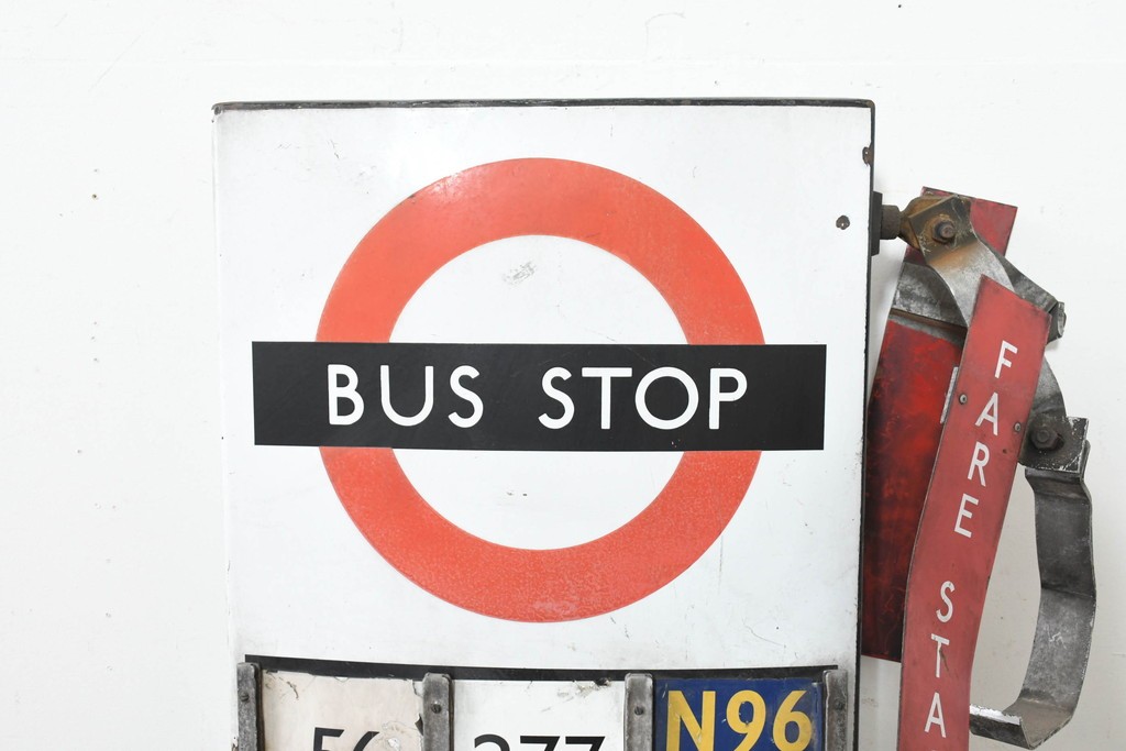 イギリスヴィンテージ　1950年から1970年頃　ロンドン交通局　ラウンデル(Roundel)　BUS STOP(バスストップ)　レトロな魅力あふれるバス停看板　(R-089757)