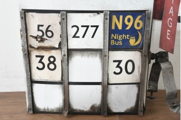 イギリスヴィンテージ　1950年から1970年頃　ロンドン交通局　ラウンデル(Roundel)　BUS STOP(バスストップ)　レトロな魅力あふれるバス停看板　(R-089757)