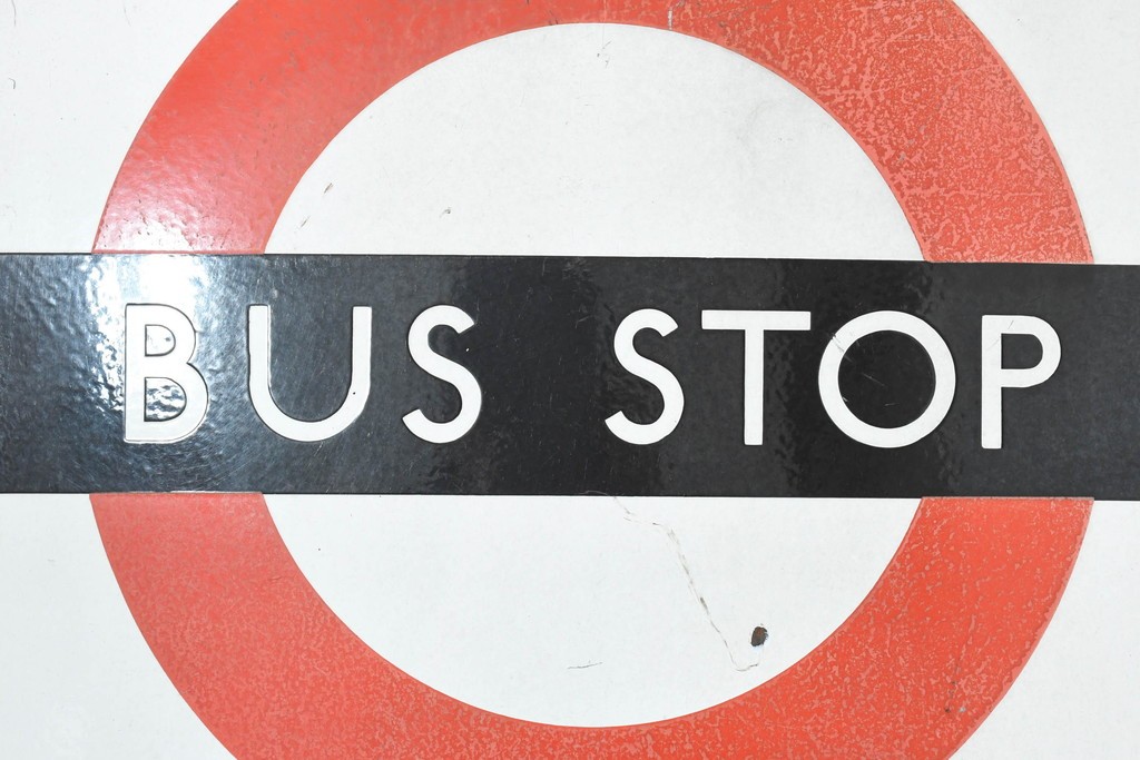 イギリスヴィンテージ　1950年から1970年頃　ロンドン交通局　ラウンデル(Roundel)　BUS STOP(バスストップ)　レトロな魅力あふれるバス停看板　(R-089757)