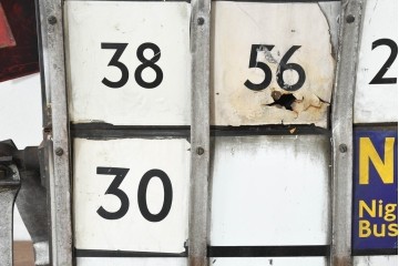 イギリスヴィンテージ　1950年から1970年頃　ロンドン交通局　ラウンデル(Roundel)　BUS STOP(バスストップ)　レトロな魅力あふれるバス停看板　(R-089757)