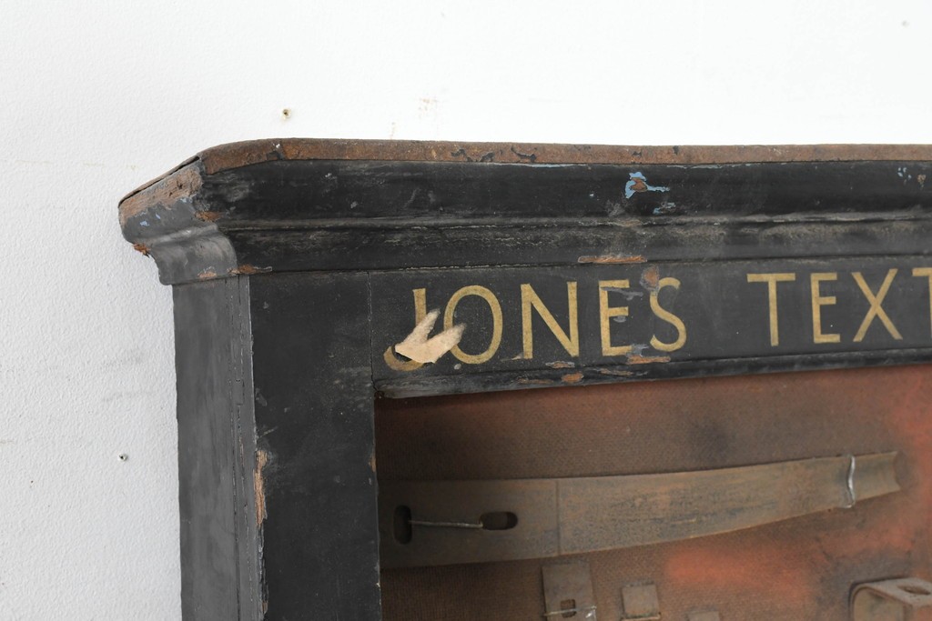 イギリスアンティーク　JONES TEXTILATIES LTD(ジョーンズ・テクスティレイティーズ・リミテッド)　無骨な工業パーツのディスプレイボード　(R-089770)