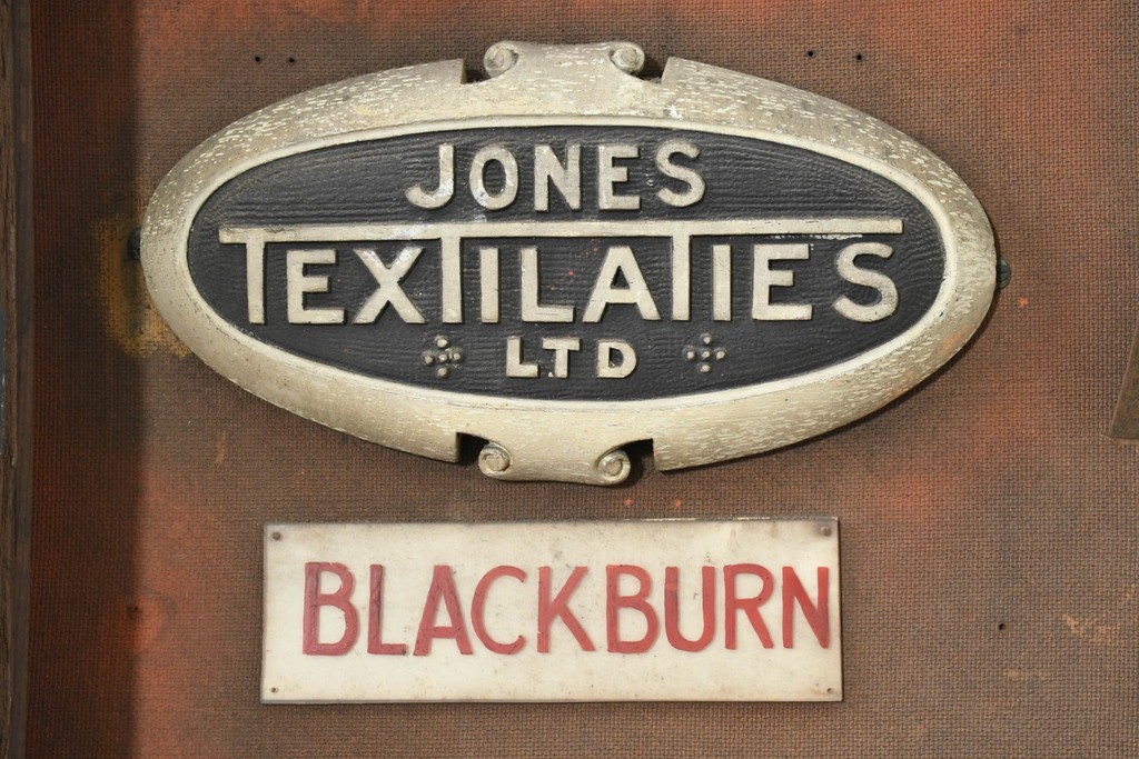 イギリスアンティーク　JONES TEXTILATIES LTD(ジョーンズ・テクスティレイティーズ・リミテッド)　無骨な工業パーツのディスプレイボード　(R-089770)