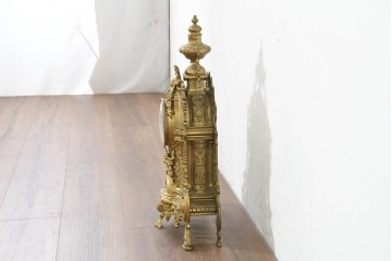 中古　イタリア製　STILARS(スティラーズ)　華やかな装飾の置時計　(R-089774)