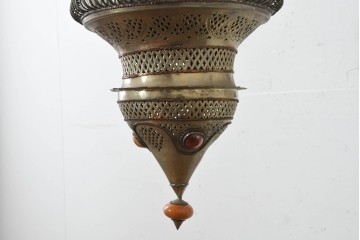 アジアンヴィンテージ　インド　高級工芸品　真鍮　宝石象嵌風の装飾が異国の宮殿を思わせる大型のランタン型ペンダントライト　(R-089789)