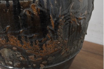 アジアン雑貨　玉取り獅子のつまみが可愛らしい蓋付き四耳壺　(R-089792)