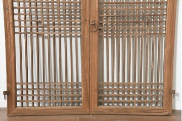 中国アンティーク建具　1900年頃　李朝風建具　均整の取れた格子意匠が魅力の窓2枚(1対)セット　(R-089795)