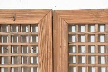中国アンティーク建具　1900年頃　李朝風建具　均整の取れた格子意匠が魅力の窓2枚(1対)セット　(R-089795)