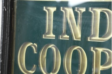 イギリスヴィンテージ　IND COOPE(インド・クープ)　クラシカルな雰囲気のパブサイン　(R-089796)