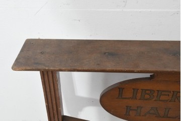 イギリスアンティーク　オーク材　LIBERTY HALL　回転プレート付き木製看板　(R-089797)