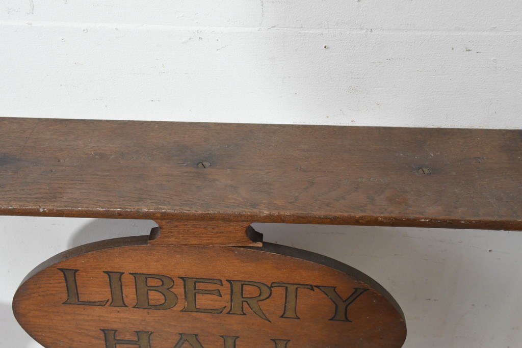 イギリスアンティーク　オーク材　LIBERTY HALL　回転プレート付き木製看板　(R-089797)