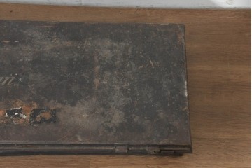 イギリスアンティーク　Henry Poole & Co(ヘンリー・プール社)　A.G.Tydemanのネーム入り金属製トランク　(R-089801)