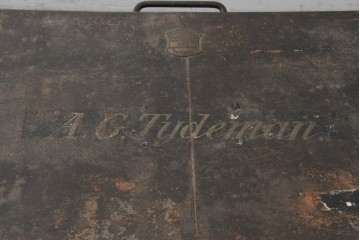 イギリスアンティーク　Henry Poole & Co(ヘンリー・プール社)　A.G.Tydemanのネーム入り金属製トランク　(R-089801)
