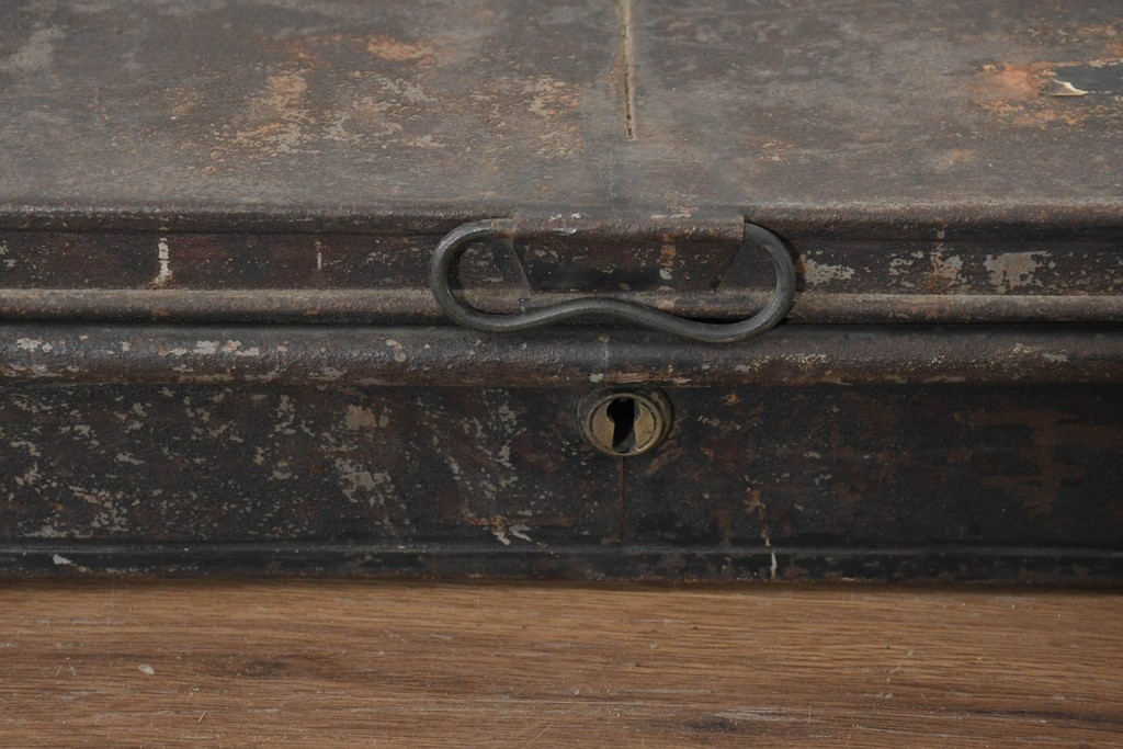 イギリスアンティーク　Henry Poole & Co(ヘンリー・プール社)　A.G.Tydemanのネーム入り金属製トランク　(R-089801)