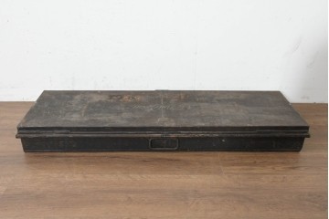 イギリスアンティーク　Henry Poole & Co(ヘンリー・プール社)　A.G.Tydemanのネーム入り金属製トランク　(R-089801)