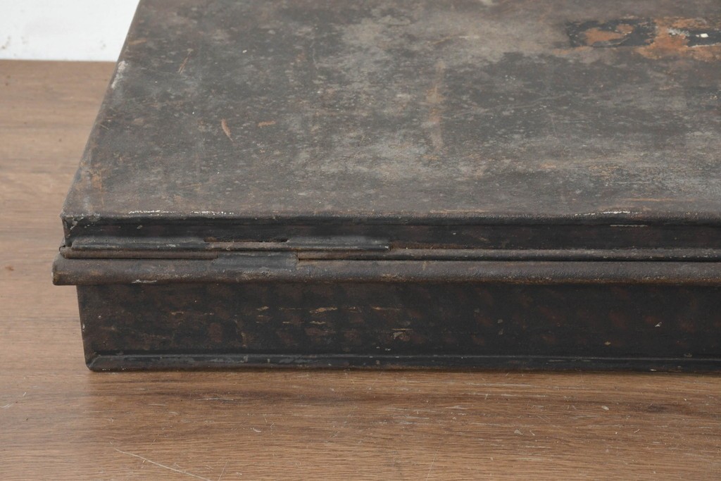 イギリスアンティーク　Henry Poole & Co(ヘンリー・プール社)　A.G.Tydemanのネーム入り金属製トランク　(R-089801)