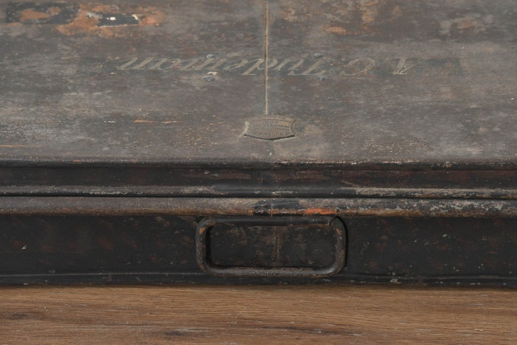 イギリスアンティーク　Henry Poole & Co(ヘンリー・プール社)　A.G.Tydemanのネーム入り金属製トランク　(R-089801)