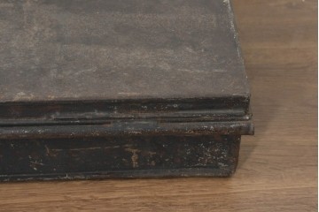 イギリスアンティーク　Henry Poole & Co(ヘンリー・プール社)　A.G.Tydemanのネーム入り金属製トランク　(R-089801)